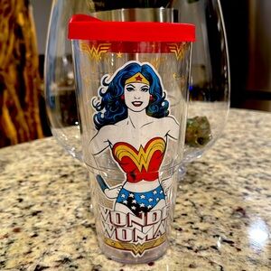 TERVIS Wonder Woman insulated Tumbler and Sticky Notes